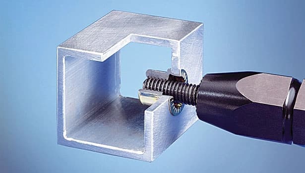 Tán rút thép mạ kẽm cố định khung máy, vỏ thiết bị trong cơ khí và sản xuất.