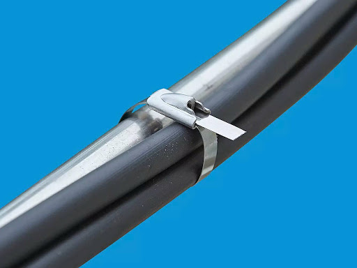  Dây rút thép Inox 316 bó dây cáp điện ngoài trời trong hệ thống điện mặt trời.
