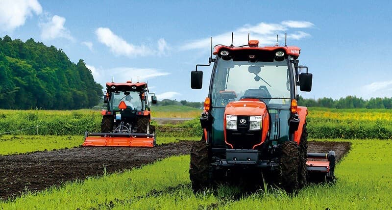 Ứng dụng vòng bi cầu tự lựa trong trục bánh xe máy nông nghiệp chịu lệch tâm và rung động.