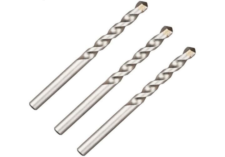Khả năng khoan xuyên qua bê tông cứng và thiết kế rãnh xoắn giúp thoát bụi vật liệu hiệu quả.