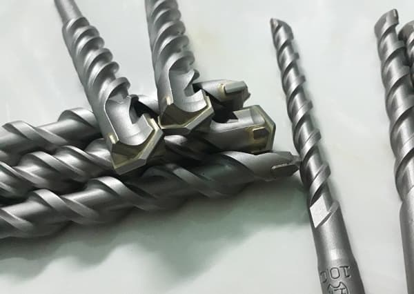 Các loại mũi khoan tường đặc biệt: mũi khoan gạch men/kính đầu nhọn và mũi khoan rút lõi bê tông dạng ống.