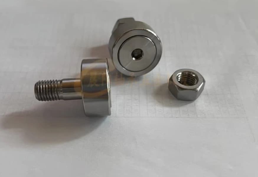 Kỹ thuật lắp đặt con lăn cam loại trục liền đúng lực siết và loại lắp trục lên chốt đỡ.