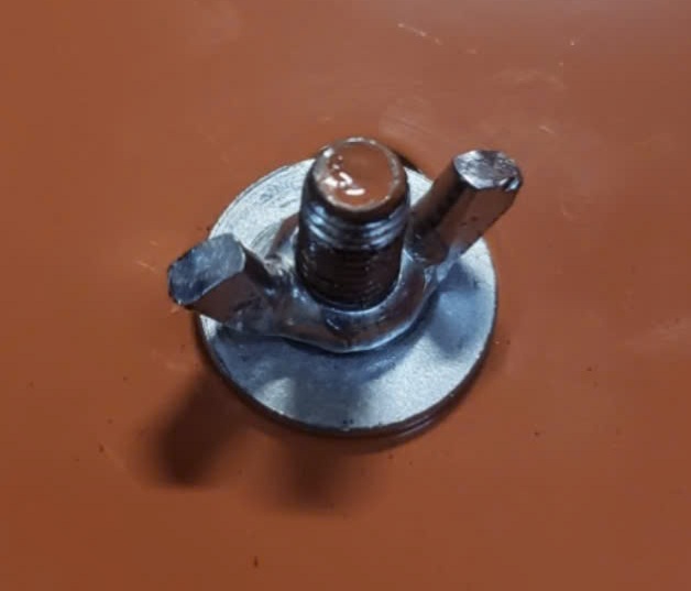 Alt text: Ứng dụng của Tán cánh chuồn thép xi trong cơ kvà, xây dựng và các ứng dụng khác