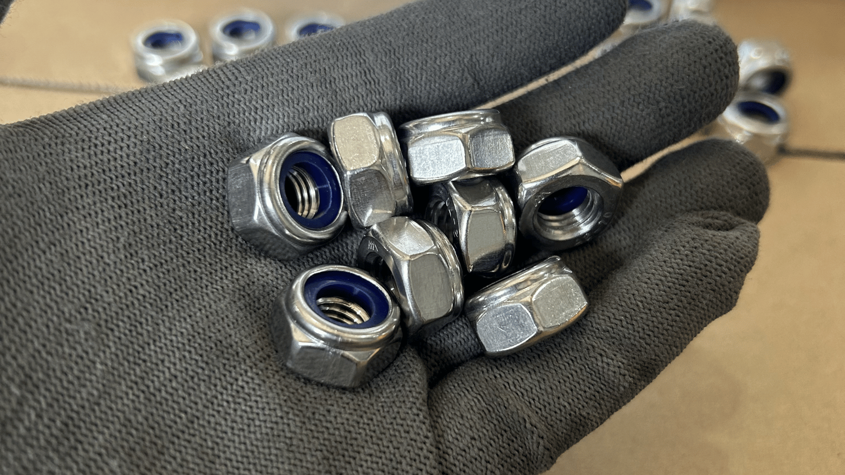 sử dụng & lắp đặt Tán Keo Inox