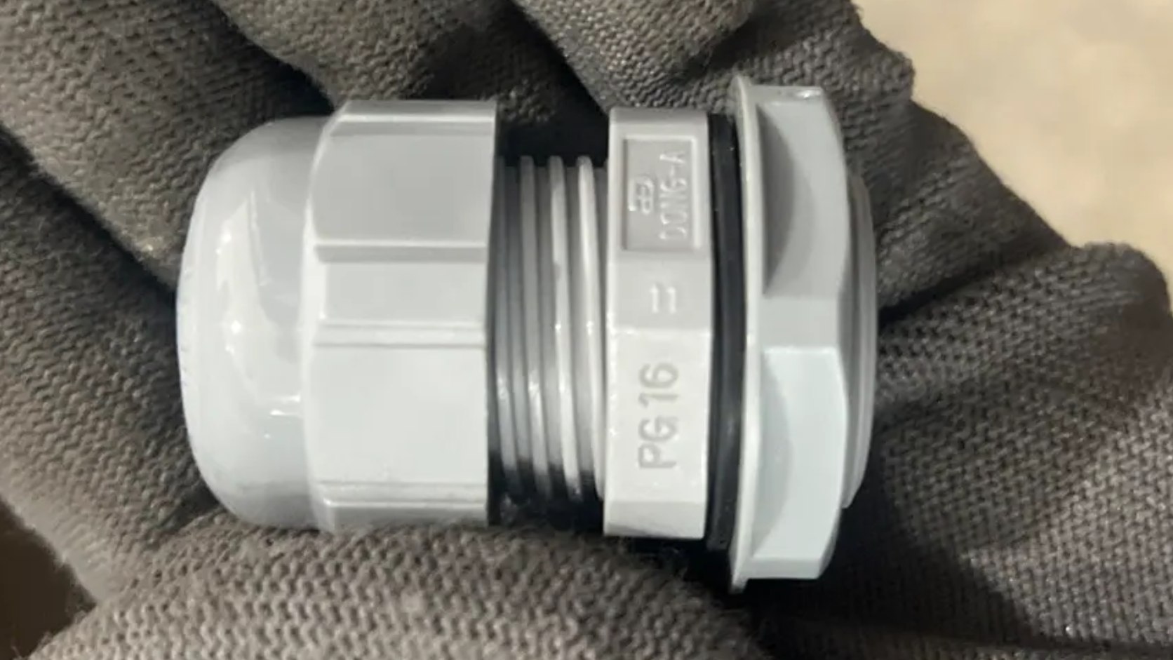 ốc siết cáp điện