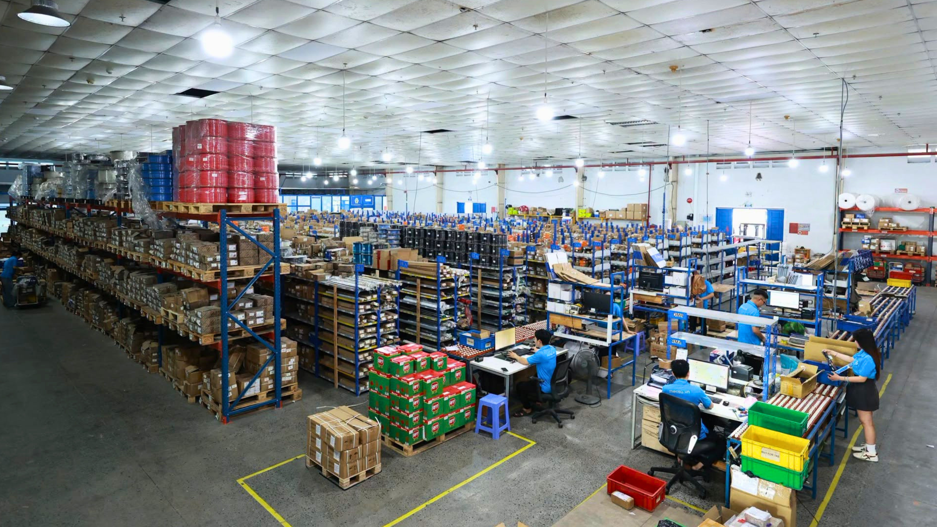 kho hàng mecsu rộng 2000m2 đáp ứng nhu cầu hàng tồn kho thực tế